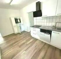 2,5-Zimmer-Wohnung im Erdgeschoss Einbauküche Dusche kein Balkon Kellerraum und Abstellraum Gartenanteil - Konz