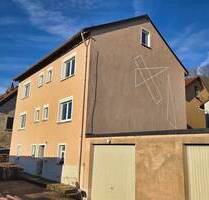 Großzügiges ZFH (Wfl. 165 m²) mit Gartengrundstück (1.056 m²) und zwei Garagen in Oberaurach, OT Neuschleichach