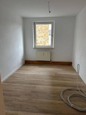 Leerer Raum mit Fenster - 