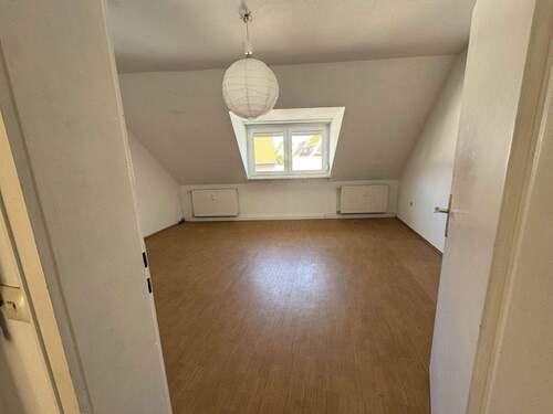 2. OG rechts: Zimmer - 