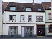 Vorderhaus Straßenansicht - Ohne Markler: Vorder- und Hinterhaus in Seckenheim