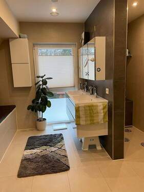 Vollbad mit Regendusche&Wanne - 