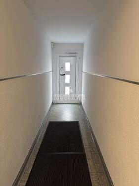 Treppenhaus - Etagenwohnung mit 30,20 m&sup2; in Düsseldorf zur Miete