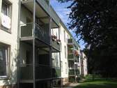 Balkonseite (hinten) - Lichtdurchflutete Wohnung in ruhiger Lage mit Südost-Balkon