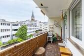 Balkon mit angenehmer Aussicht und zusätzlichem Freiraum - 2 Zimmer Etagenwohnung zum Kaufen in Stuttgart