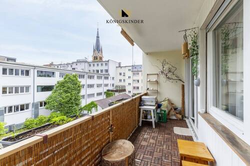 Balkon mit angenehmer Aussicht und zusätzlichem Freiraum - 2 Zimmer Etagenwohnung zum Kaufen in Stuttgart