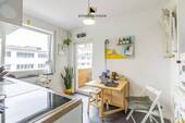 Wohn-/Essbereich mit Zugang zum Balkon - 