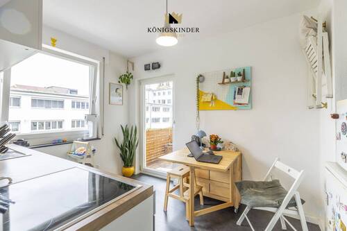 Wohn-/Essbereich mit Zugang zum Balkon - 