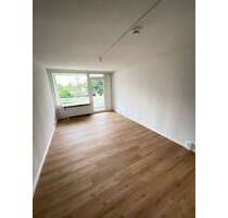 Schöne sanierte 2 zimmer Wohnung im Erdgeschoss. - Kiel Mettenhof