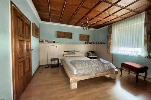 Schlafzimmer mit Kassettendecke im EG - 