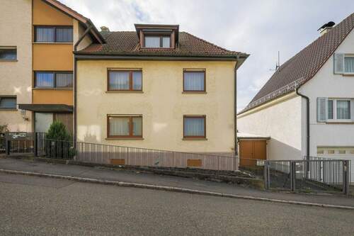 Straßenansicht - 6 Zimmer Doppelhaushälfte zum Kaufen in Niefern-Öschelbronn