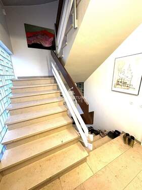 Treppenhaus - 2 Zimmer Etagenwohnung zur Miete in Düsseldorf