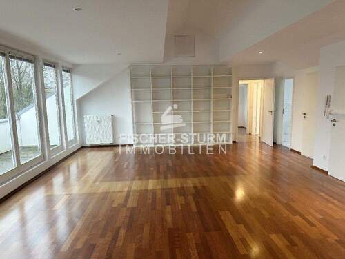 Wohnzimmer 2. Blick - 2 Zimmer Etagenwohnung in Düsseldorf