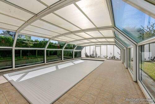 Schwimmhalle - Einfamilienhaus mit 326,00 m&sup2; in Eppingen zum Kaufen