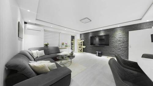 Großzügiger Wohnbereich - 3 Zimmer Etagenwohnung zum Kaufen in Wiesbaden