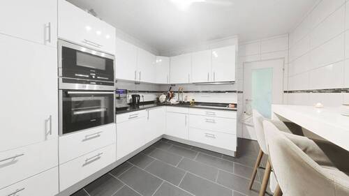 Funktionale Küche - Etagenwohnung mit 75,00 m&sup2; in Wiesbaden zum Kaufen