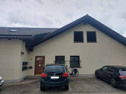 Ansicht Haus - Ruhig gelegene 2 Zi. - Souterrain - Wohnung
