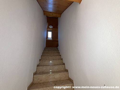 Bild 5 Treppe zum Dachgeschoss - 