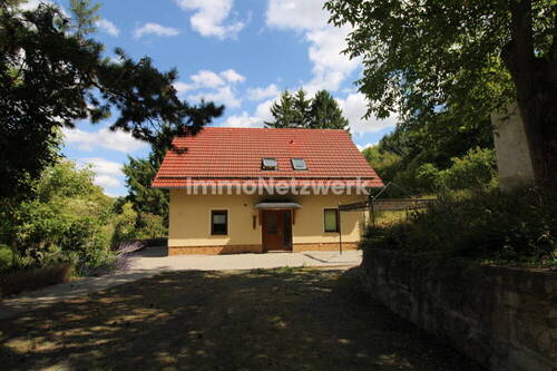 Titelbild - Idyllisches EFH mit grossem Grundstück u. unverbautem Blick in die Natur