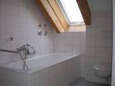 Bad mit Wanne - Etagenwohnung mit 23,00 m&sup2; in Regenstauf zur Miete