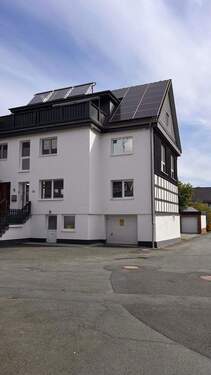 Hausansicht frontal - 1 Zimmer Doppelhaushälfte zum Kaufen in Medebach