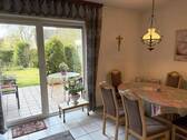 Essplatz mit Blick in den Garten - 