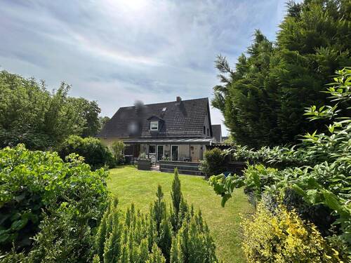 Blick vom Garten aufs Haus - 