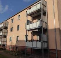 renovierte 2 Zimmerwohnung mit Balkon wartet auf dich, Einbauküche möglich - Lutherstadt Wittenberg