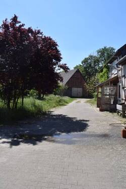 Hofeinfahrt zur Scheune - 