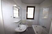 Bad mit Wanne - 