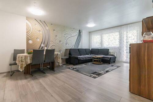 Wohnzimmer - 3 Zimmer Etagenwohnung in Uhingen