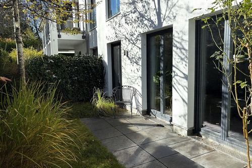 Privater Garten mit Sonnenterrasse - 