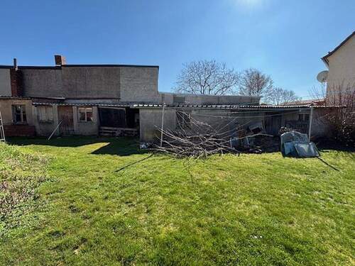 Gartenansicht auf Nebengebäude - 