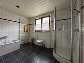 Badezimmer im Dachgeschoss - 
