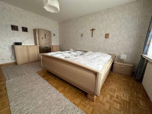 Schlafzimmer im Erdgeschoss - 