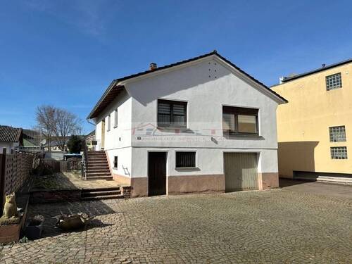 Hausfront - Einfamilienhaus in Altenglan zu verkaufen.