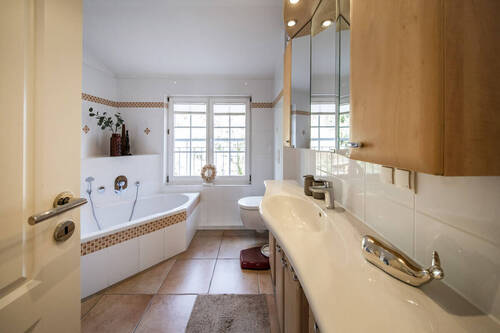 Vollbad im Obergeschoss - 