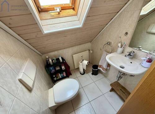 Weiteres WC im Nebengebäude - 