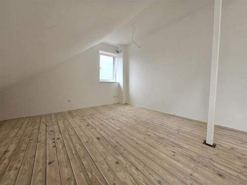 5. Zimmer oder 5. 6. und 7. Zimmer im Dachgeschoss - 