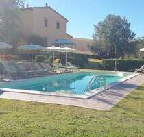 Zwei Landhäuser in bester Panoramalage zw. Lajatico und Volterra, sehr gepflegt | Immobilie Toskana