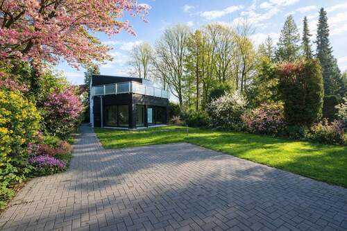 Blick auf das Haus (saisolanle Anpassung durch KI) - Einfamilienhaus mit 175,70 m&sup2; in Hamburg zum Kaufen