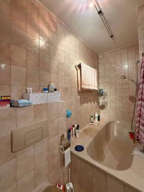 Bad mit Wanne - 