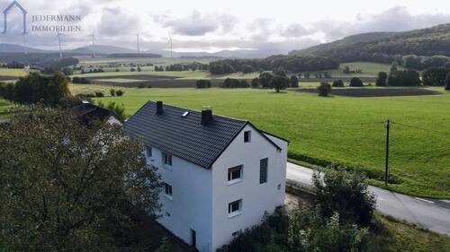 Hausansicht - 8 Zimmer Mehrfamilienhaus, Wohnhaus in Hohenroda
