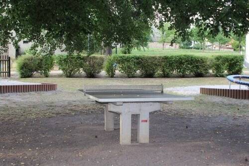 Großer öff. Spielplatz vor dem Haus - 