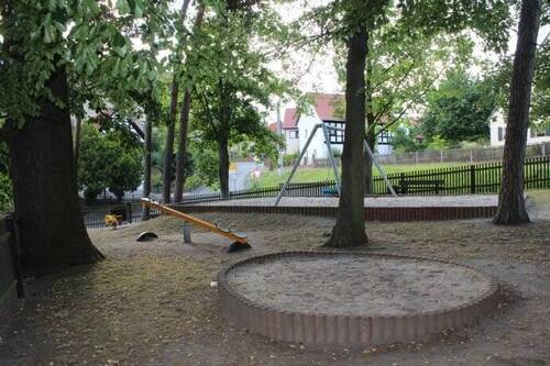 Spielplatz 2 - 