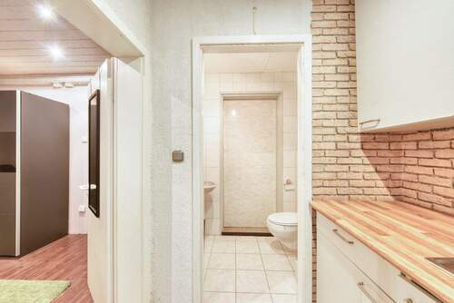 UG, WC - 