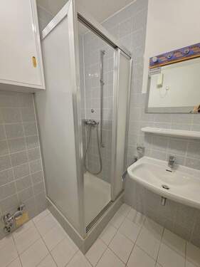 Ihr Bad mit Dusche, WC und Waschmaschinenanschluss (1)_153412 - 