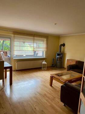 Wohnzimmer - Blick z. Terrasse - 