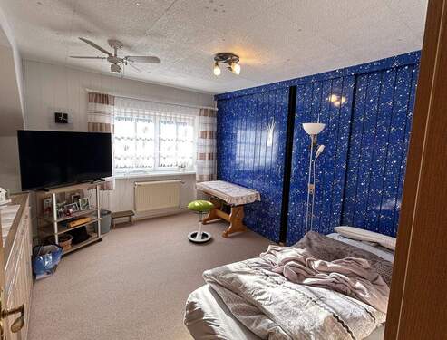 Schlafzimmer mit Wandschrank OG - 