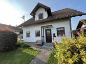 1 EFH_Ansicht Süden - Kleines, renovierungsbed. Einfamilienhaus